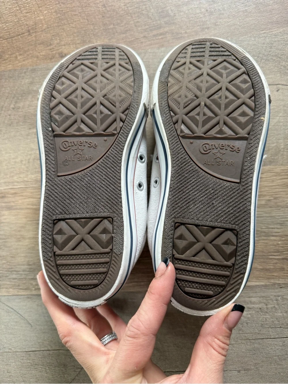 Converse lace color